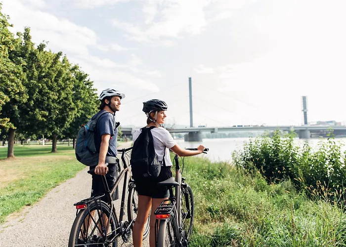 Harry's Linz-urfahr & מלון